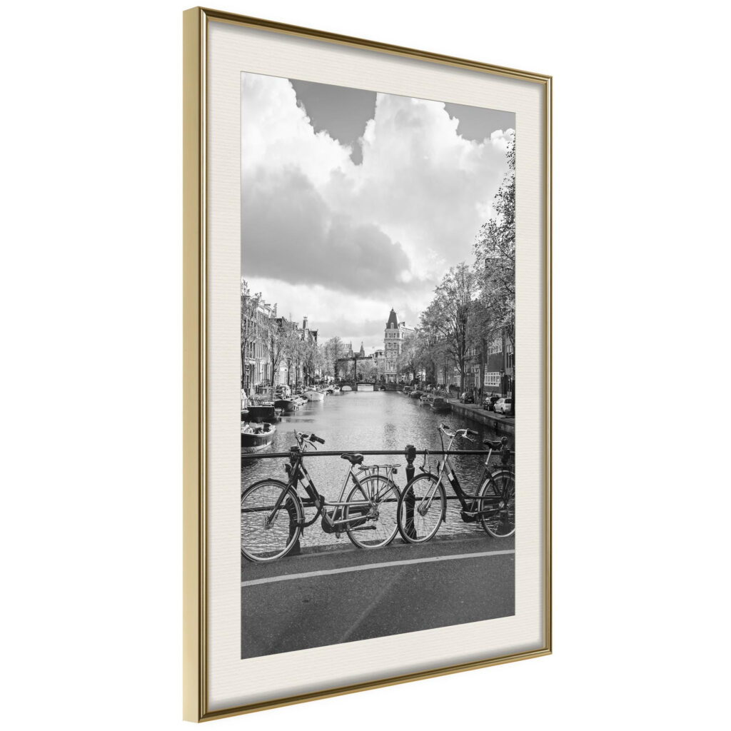 Bicycles Against Canal - Afbeelding 2