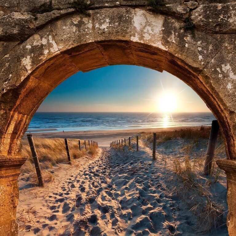 Fotobehang - Arch and Beach