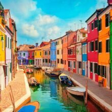 Fotobehang - Colorful Canal in Burano