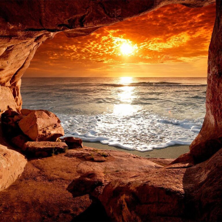 Fotobehang - Exit from the Cave