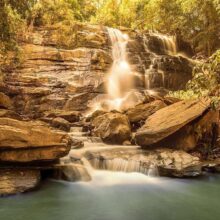 Fotobehang - Sunny Waterfall