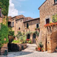 Fotobehang - Tuscan alley