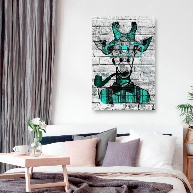 Schilderij - Giraffe with Pipe (1 Part) Vertical Green