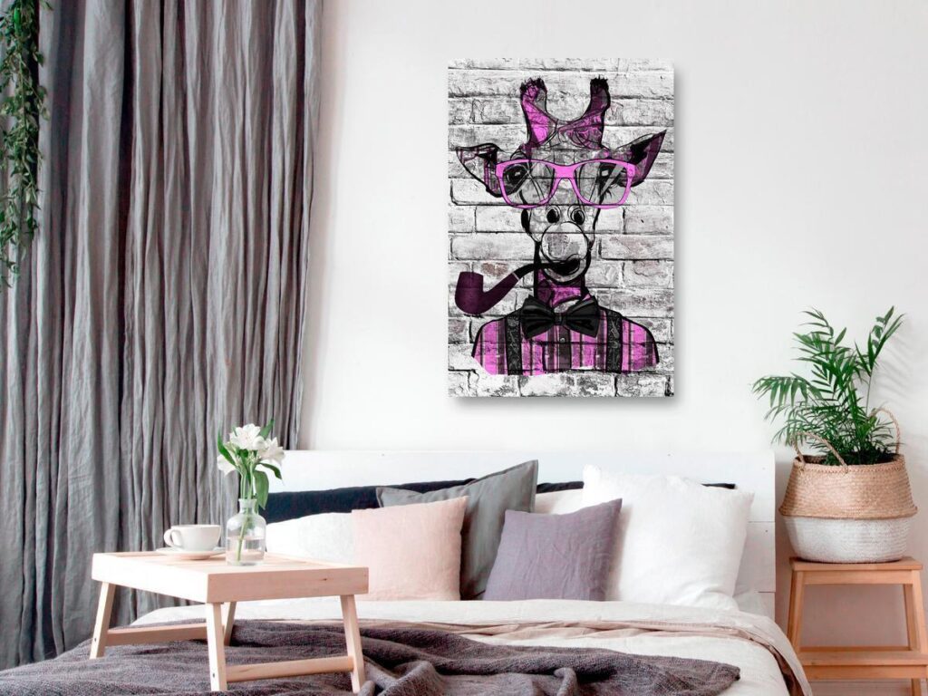 Schilderij - Giraffe with Pipe (1 Part) Vertical Pink