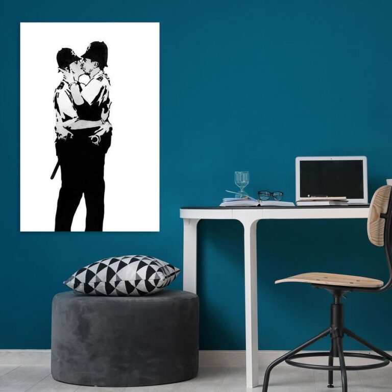 Schilderij - Kissing Coppers (1 Part) Vertical