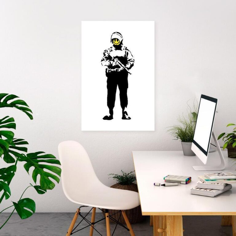 Schilderij - Smiling Policeman (1 Part) Vertical