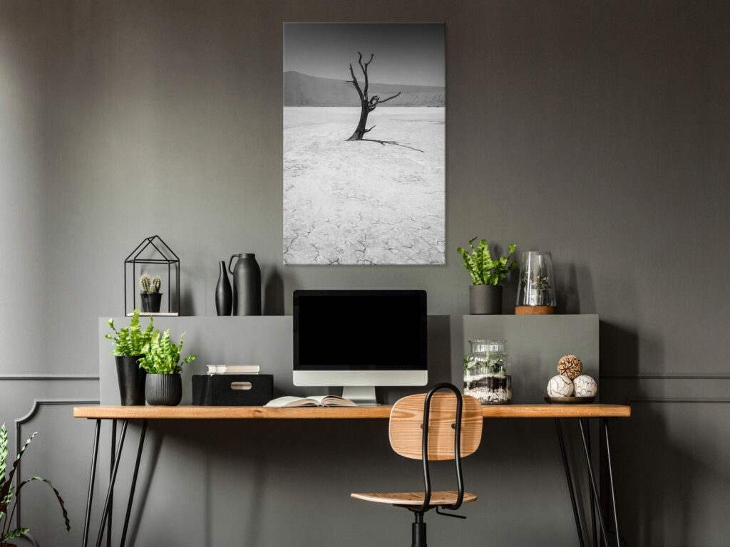 Schilderij - Tree in the Desert (1 Part) Vertical - Afbeelding 2